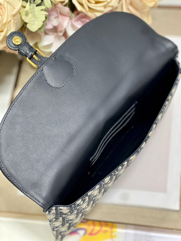 CD BOBBY 27CM BLUE OBLIQUE EMBROIDERY