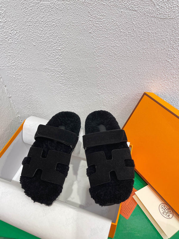 Chypre Sandal Black shearling insole Black Velvet leather lining