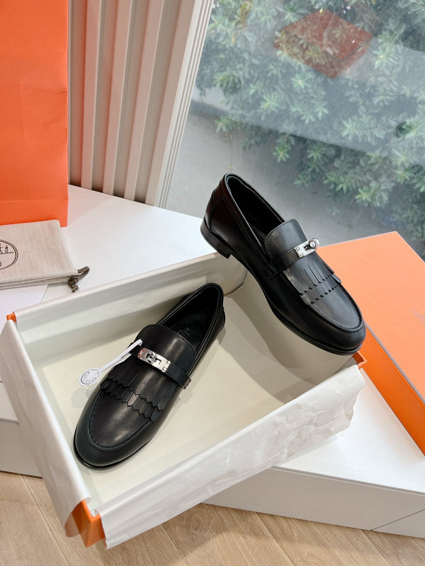 Mocassino Destin in pelle di capra nera con dettaglio frange