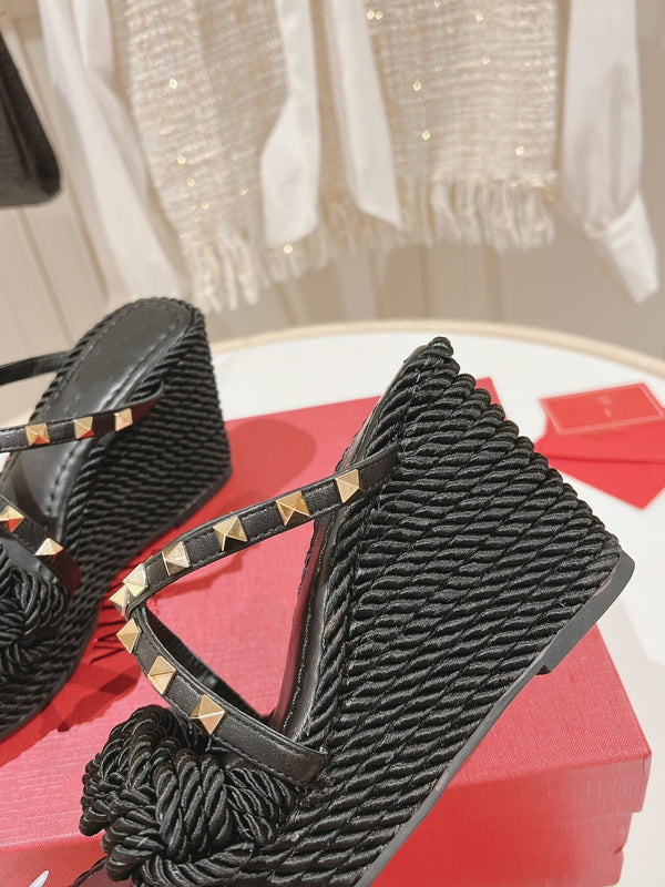 Rockstud Wedge Sandal In Calfskin Leather Black 10cm
