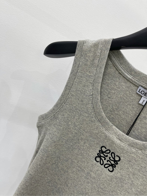 Round neck embroidered vest