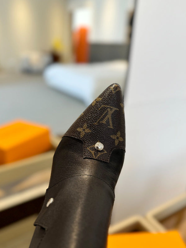 Stivaletto LV Trinity 75mm in pelle di vitello monogrammata marrone scuro mix nero