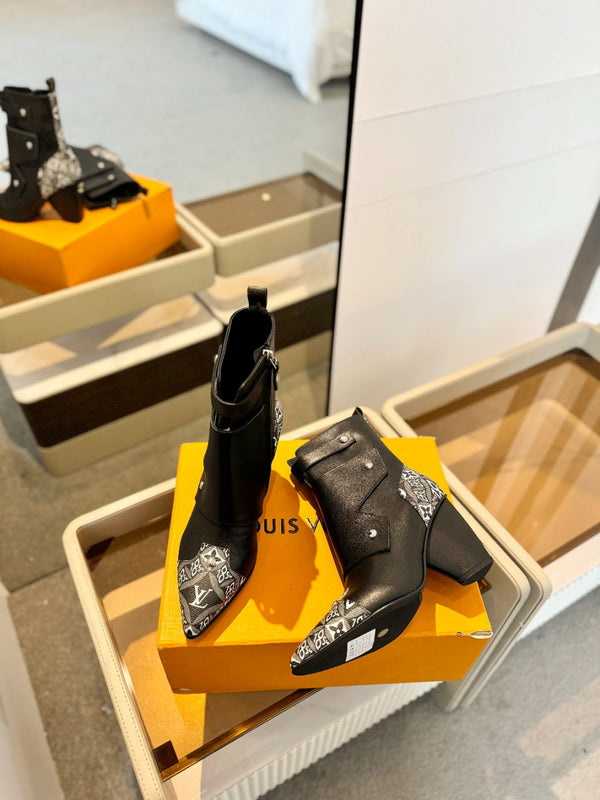 Stivaletto LV Trinity 75mm in pelle di vitello monogrammata nera e bianca