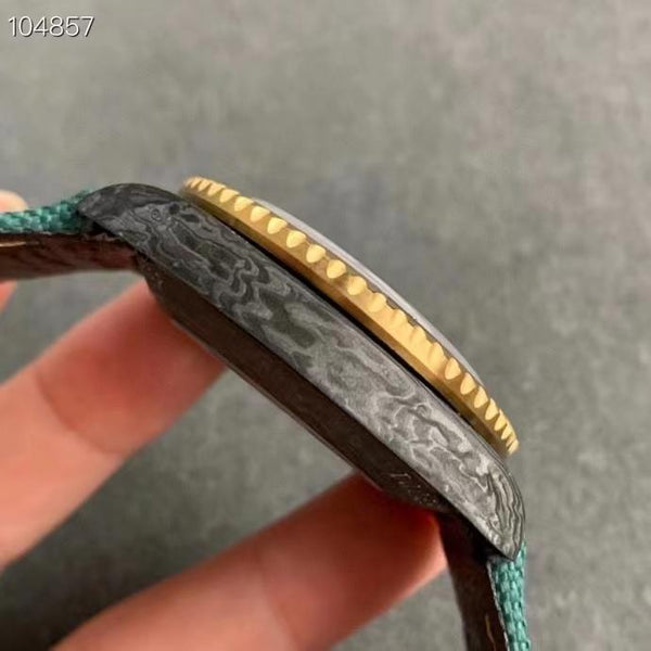 GMT-MASTER II CUSTOM CARBON CREAM DIAL