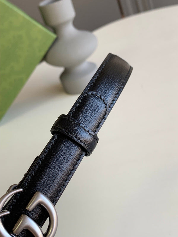 CINTURA SOTTILE GG MARMONT CON FIBBIA DOPPIA G IN PELLE NERA