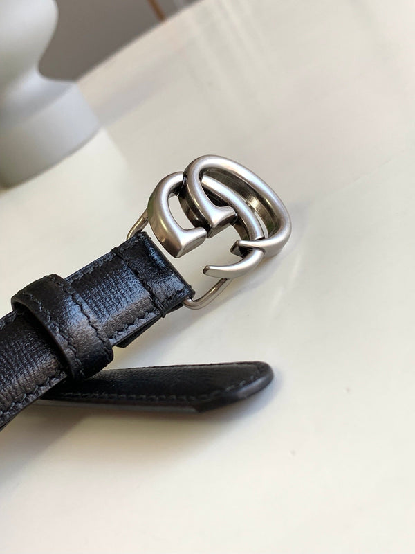 CINTURA SOTTILE GG MARMONT CON FIBBIA DOPPIA G IN PELLE NERA