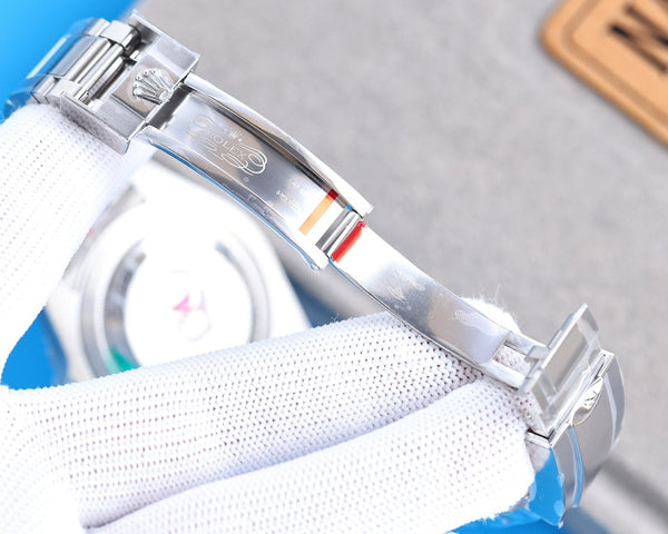 GMT-MASTER II CUSTOM GREEN BLACK BEZEL QUADRANTE VERDE BRACCIALE OYSTER 