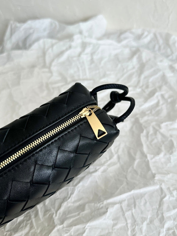 BV LOOP MINI 17CM PELLE DI VITELLO NERA 