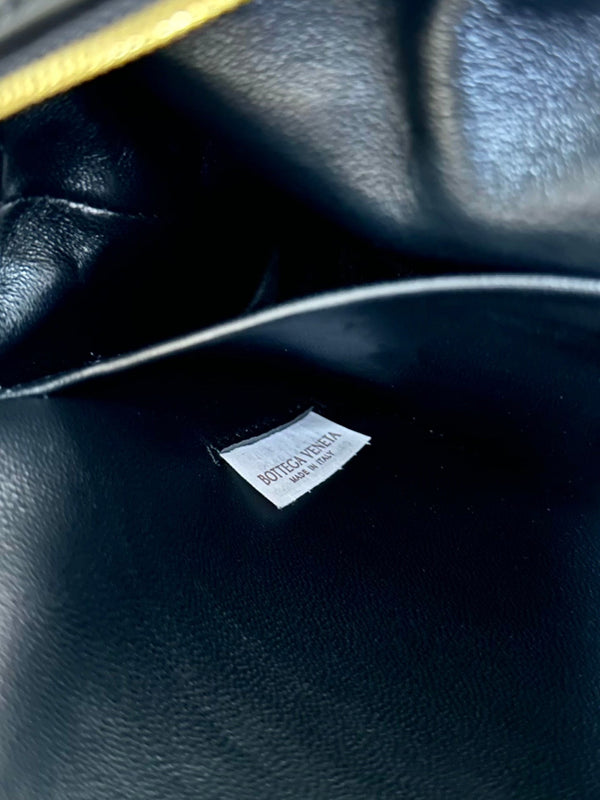 BV LOOP SMALL 23CM PELLE DI VITELLO NERA 