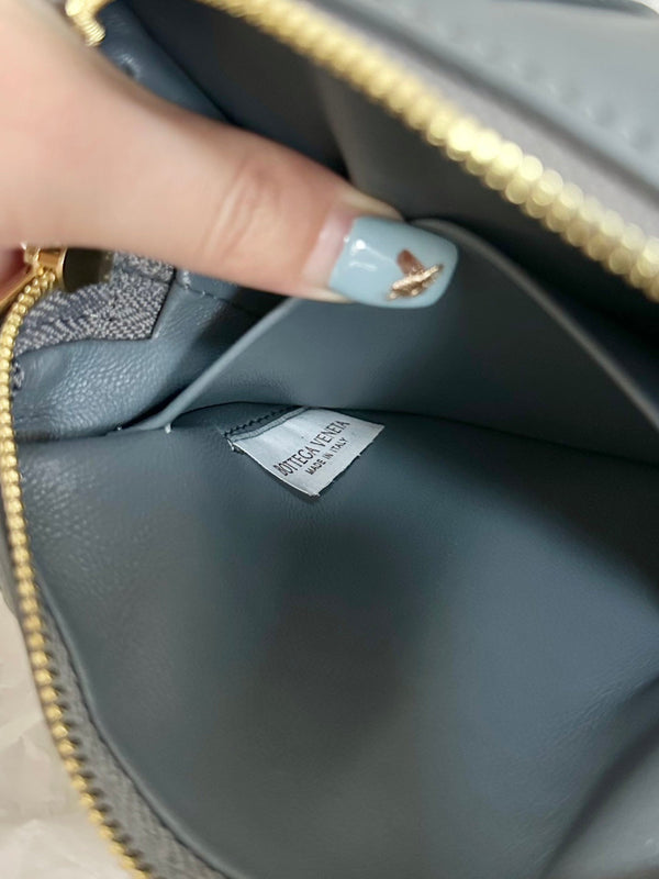 BV LOOP MINI 17CM PELLE DI VITELLO GRIGIA 