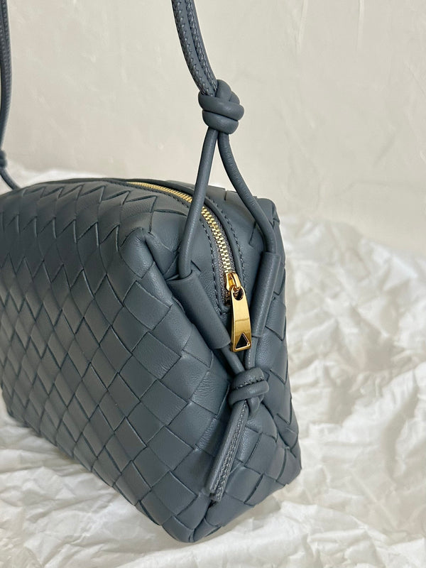 BV LOOP SMALL 23CM PELLE DI VITELLO GRIGIA 