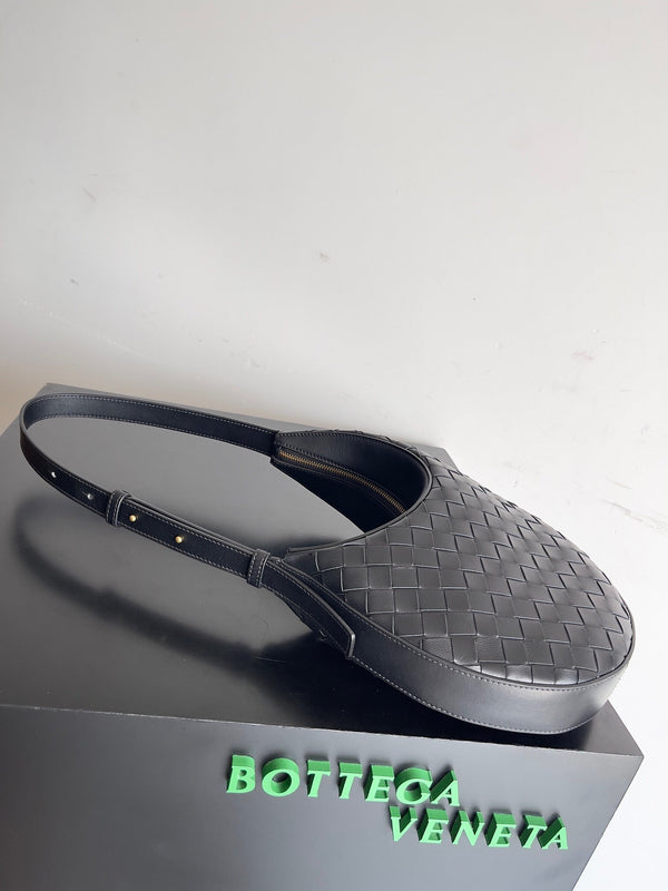 BV SMALL DROP 32CM PELLE DI AGNELLO NERA 