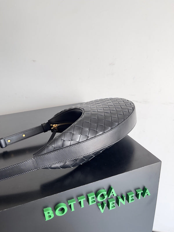 BV SMALL DROP 32CM PELLE DI AGNELLO NERA 