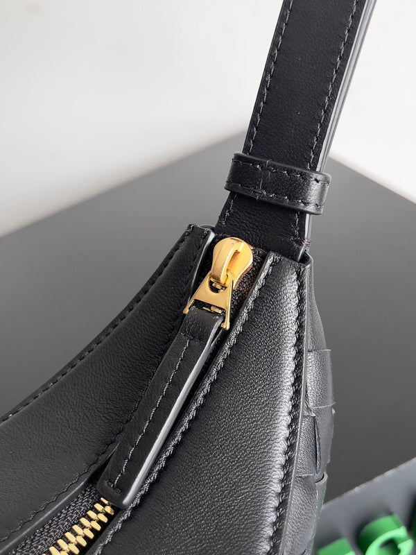 BV SMALL DROP 32CM PELLE DI AGNELLO NERA 