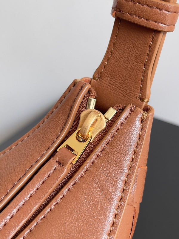 BV SMALL DROP 32CM PELLE DI AGNELLO MARRONE 