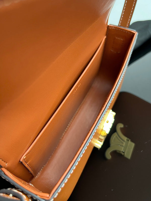 CLASSIC TRIOMPHE 20 BROWN CALFSKIN GOLD HARDWARE