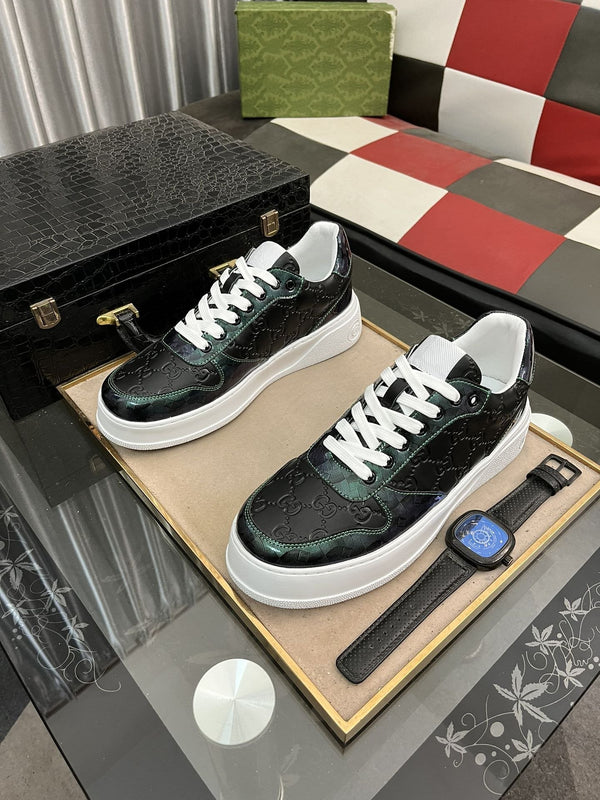 SNEAKER GG IN PELLE DI VACCHETTA CON MOTIVO IN RILIEVO