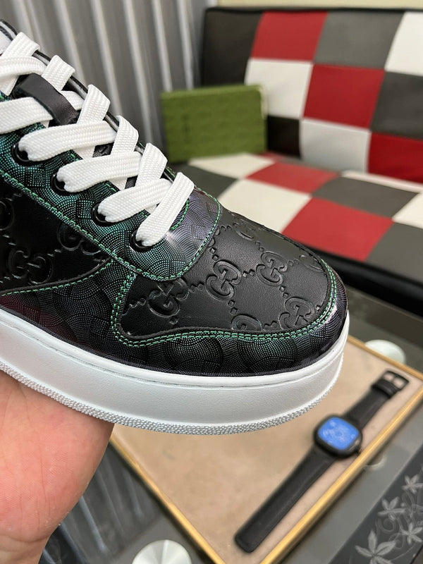 SNEAKER GG IN PELLE DI VACCHETTA CON MOTIVO IN RILIEVO