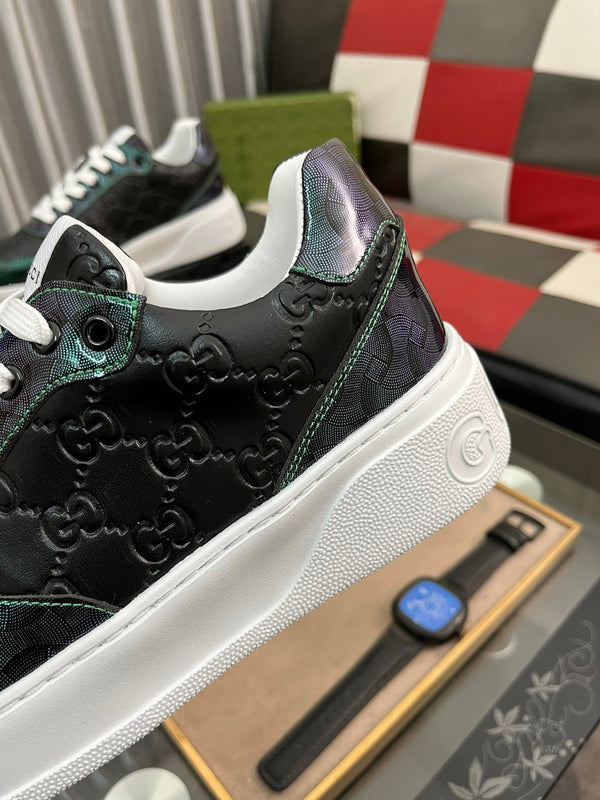 SNEAKER GG IN PELLE DI VACCHETTA CON MOTIVO IN RILIEVO