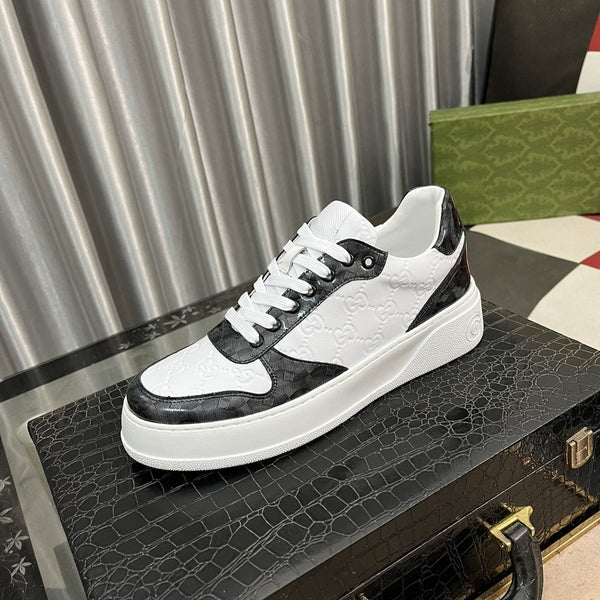 SNEAKERS GG IN PELLE DI VACCHETTA GOFFRATA BIANCA E NERA