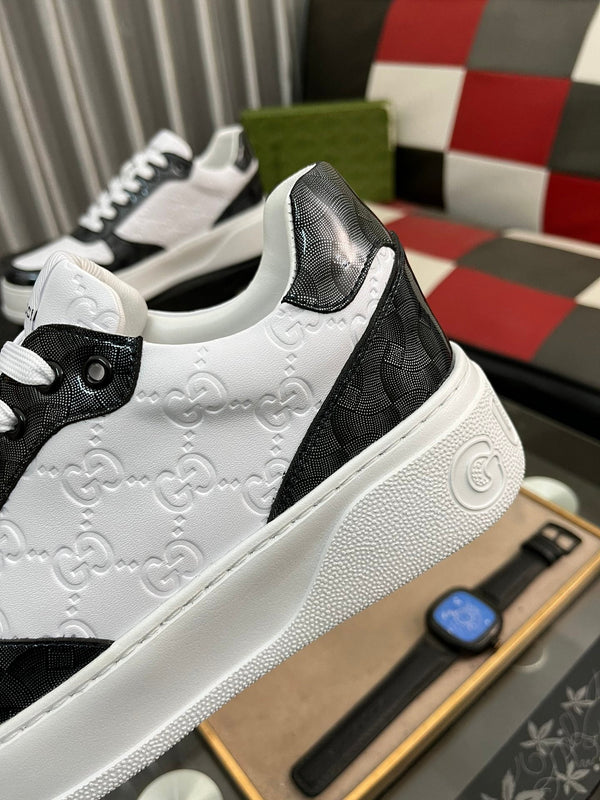 SNEAKERS GG IN PELLE DI VACCHETTA GOFFRATA BIANCA E NERA