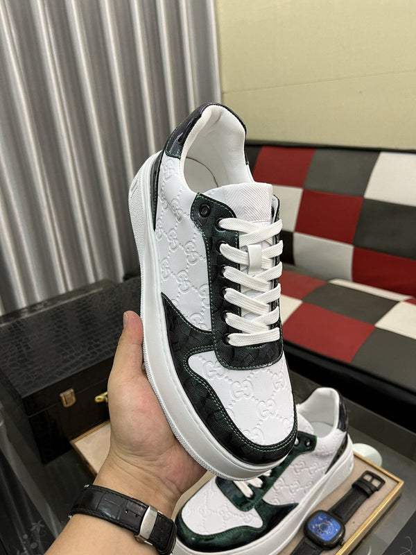 SNEAKERS GG IN PELLE DI VACCHETTA GOFFRATA VERDE E BIANCA