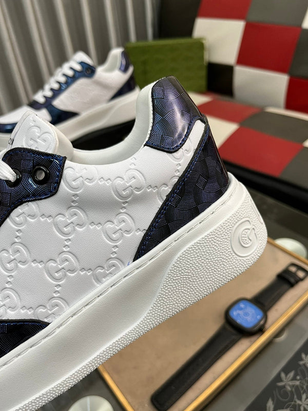SNEAKERS GG IN PELLE DI VACCHETTA BLU E BIANCA GOFFRATA