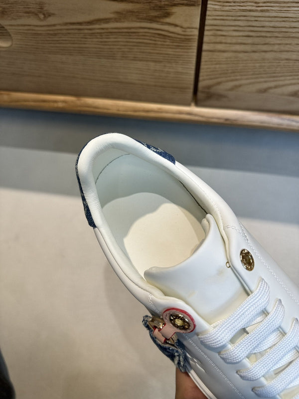 LV TIME OUT SNEAKER WHITE