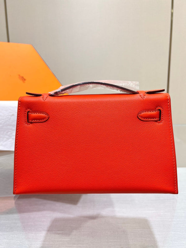 HM KELLY POCHETTE 22CM RED SWIFT GOLD HARDWARE