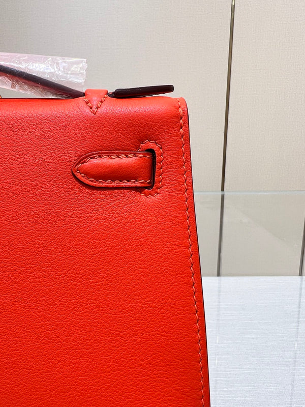 HM KELLY POCHETTE 22CM RED SWIFT GOLD HARDWARE