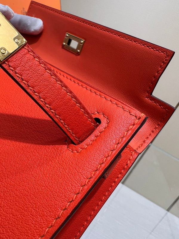 HM KELLY POCHETTE 22CM RED SWIFT GOLD HARDWARE