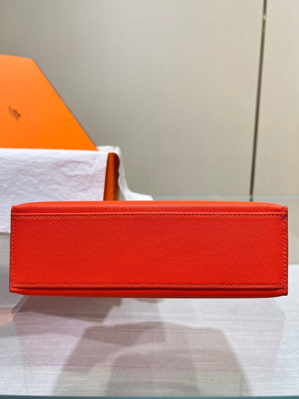 HM KELLY POCHETTE 22CM RED SWIFT GOLD HARDWARE