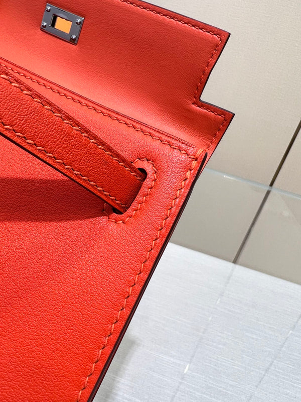 HM KELLY POCHETTE 22CM RED SWIFT SILVER HARDWARE