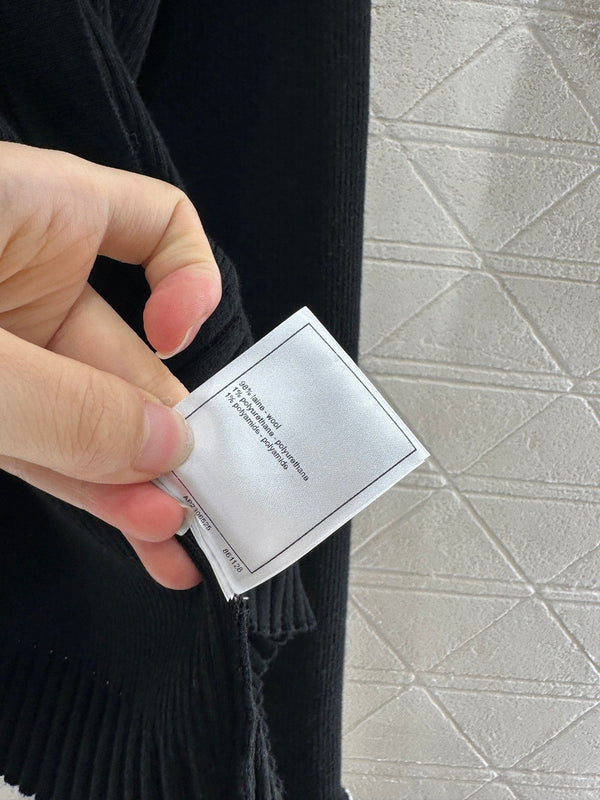 CHANEL WOOL CARDIGAN STYLE 272