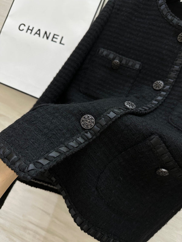 CHANEL TWEED JACKET STYLE 260