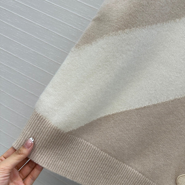 HM Embroidered Logo Vest in Beige and White Cashmere