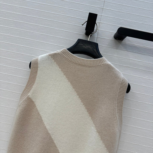 HM Embroidered Logo Vest in Beige and White Cashmere