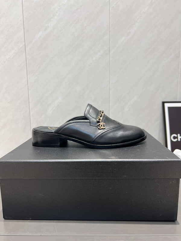 CC 25S Round Toe Chain Loafer Half Slippers in Black Cowhide 442534
