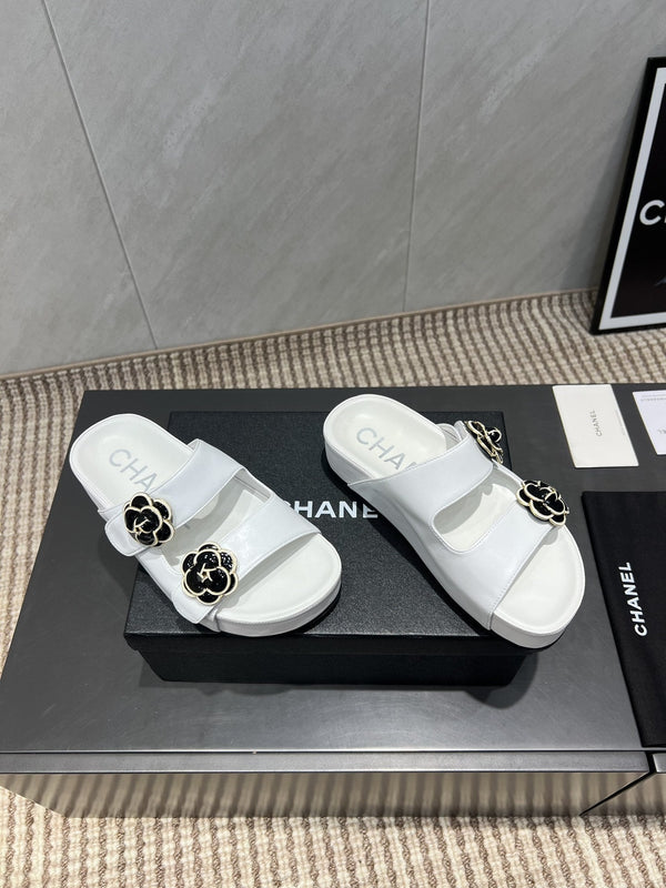 CC 25SS Flower Buckle Platform Beach Slides in White Cowhide