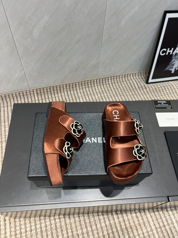 CC 25SS Flower Buckle Platform Beach Slides in Bronze High-Mercerized Sardine