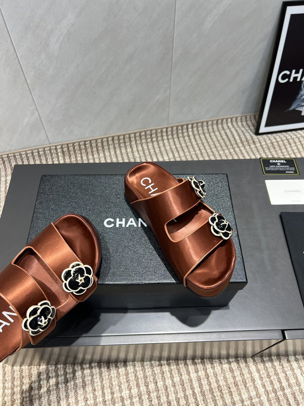 CC 25SS Flower Buckle Platform Beach Slides in Bronze High-Mercerized Sardine