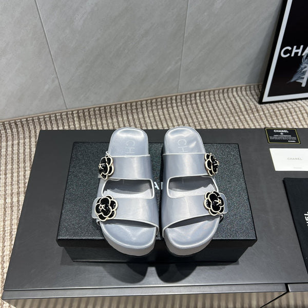 CC 25SS Flower Buckle Platform Beach Slides in Silver High-Mercerized Sardine