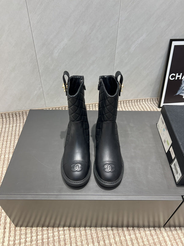 CC 25S Round-Toe Zippered Ankle Boots in Black Cowhide and Embroidered Latticework 442503