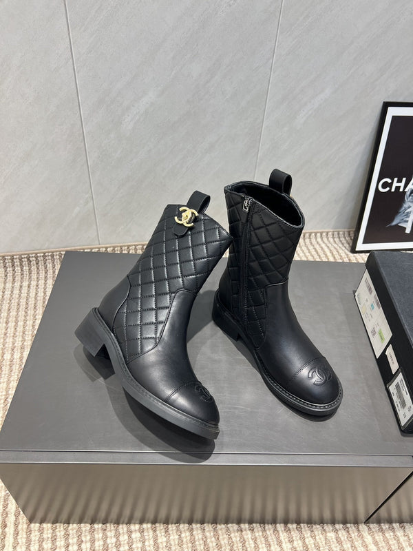 CC 25S Round-Toe Zippered Ankle Boots in Black Cowhide and Embroidered Latticework 442503