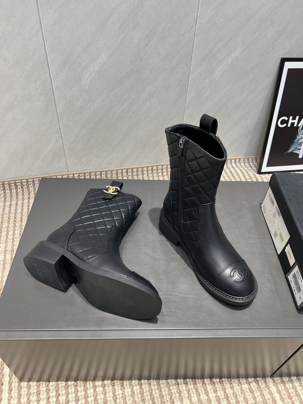 CC 25S Round-Toe Zippered Ankle Boots in Black Cowhide and Embroidered Latticework 442503