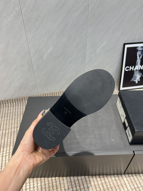 CC 25S Round-Toe Zippered Ankle Boots in Black Cowhide and Embroidered Latticework 442503