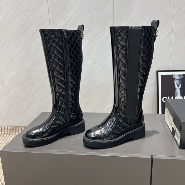 CC 25S Round Toe Mid-Heel Zippered High Boots in Black Glossy Cowhide and Embroidered Latticework 442492