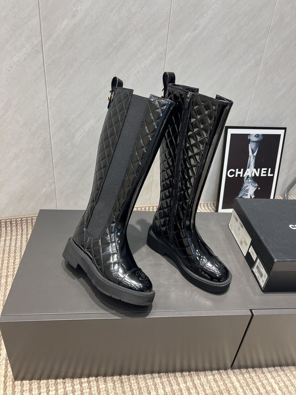 CC 25S Round Toe Mid-Heel Zippered High Boots in Black Glossy Cowhide and Embroidered Latticework 442492