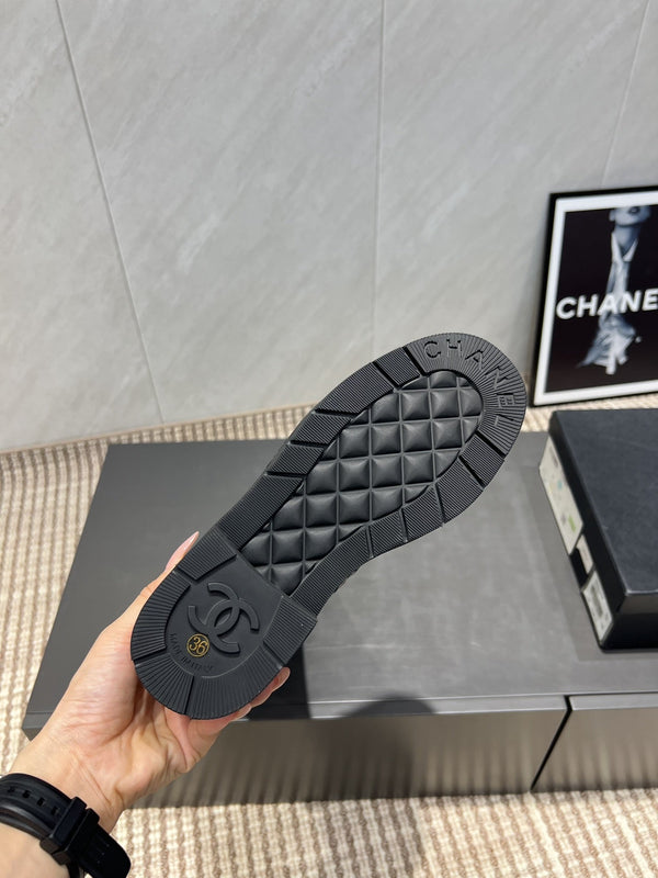 CC 25S Round Toe Mid-Heel Zippered High Boots in Black Glossy Cowhide and Embroidered Latticework 442492