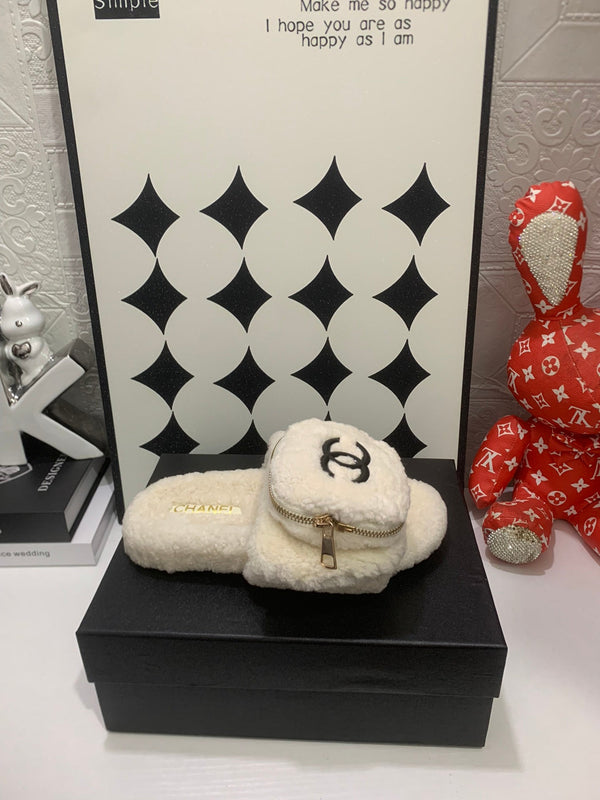 CC 25s Logo Slippers Beige Shearling 455074